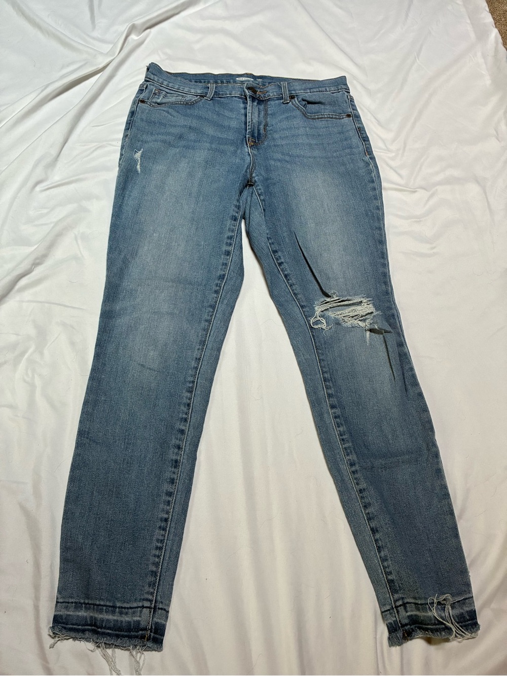 Old Navy Women’s High Rise Distressed Blue Jeans Size 6 - Picture 2 of 10